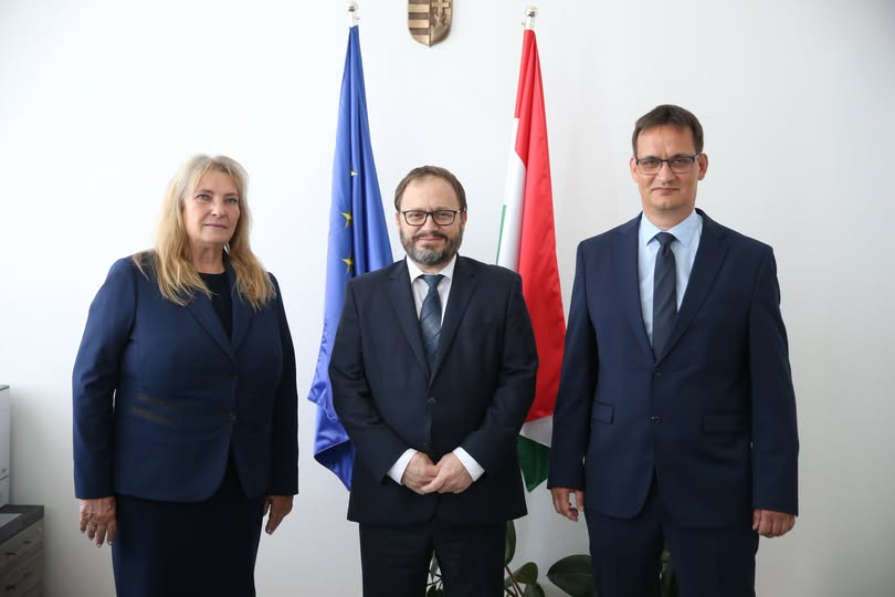 Tamásné Czinege Csilla, és adószakmai elnökhelyettese Czöndör Szabolcs
