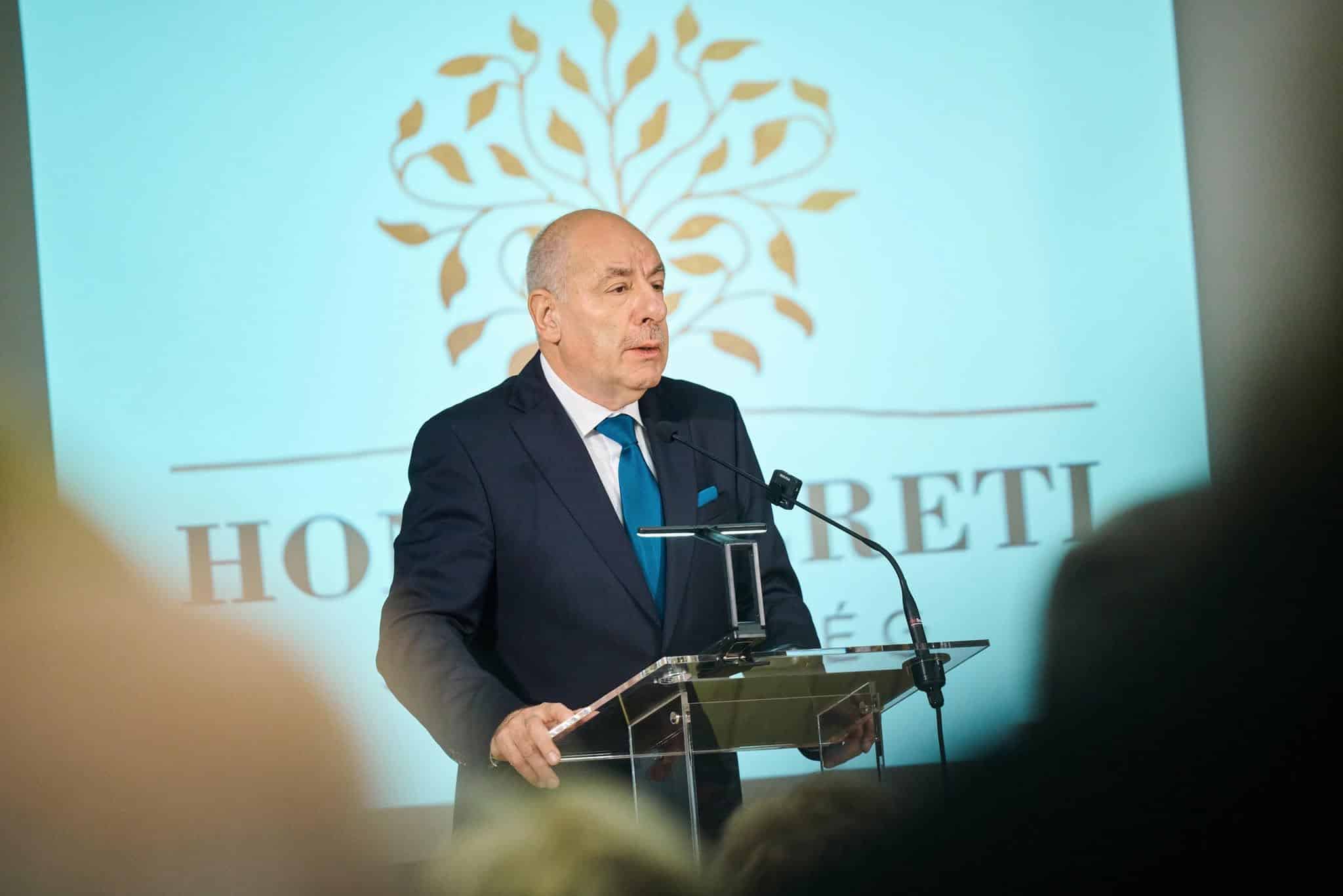 Durvul a vita Sulyok és Magyar között