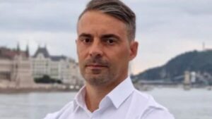 A parlamenti mandátumok kollektív visszaadását javasolja a Fidesznek Vona Gábor a megtagadott kézfogás után