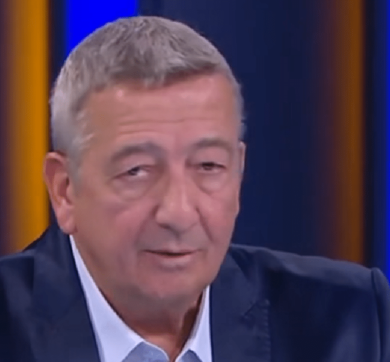 Bayer Zsolt nyilatkozatában állította, hogy nincs köztartozása, később az NKA-s támogatásból utalták el a NAV-nak
